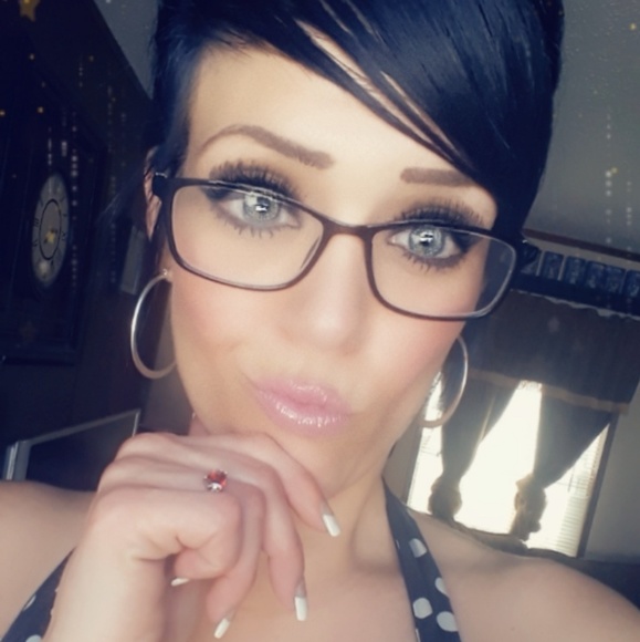 Meet your Posher, Alesia - Picture 1 of 1